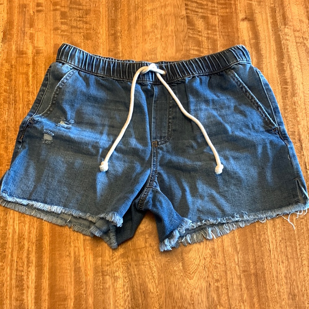 EUC Vanilla Star shorts